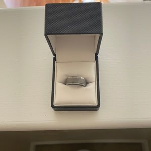 Brand new never worn. Men’s Tungsten Wedding Band